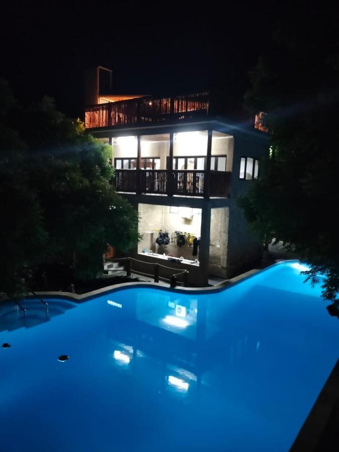 Lunar Dive Resort: Bamboo Villas Kubu Exterior foto