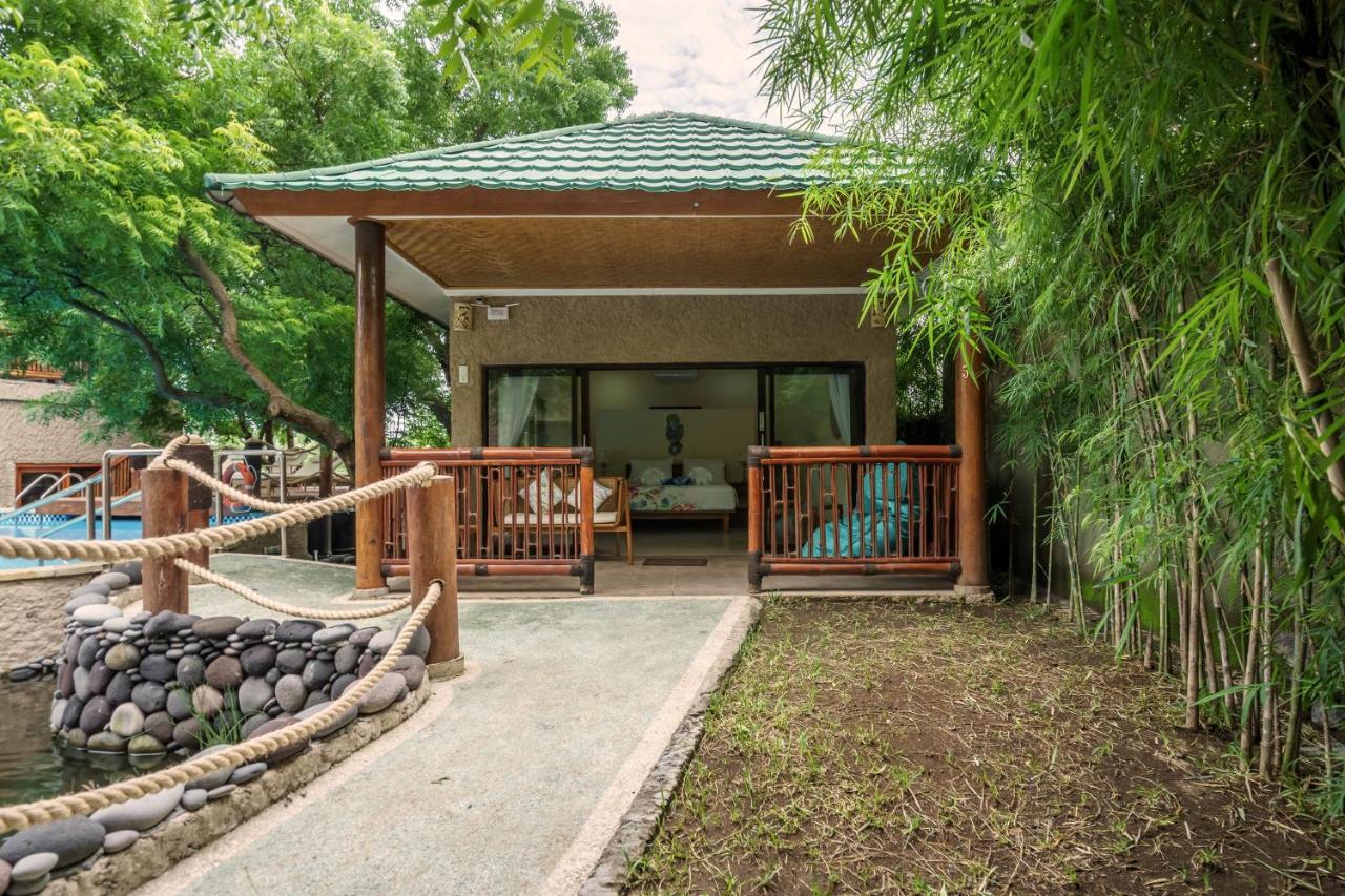 Lunar Dive Resort: Bamboo Villas Kubu Exterior foto