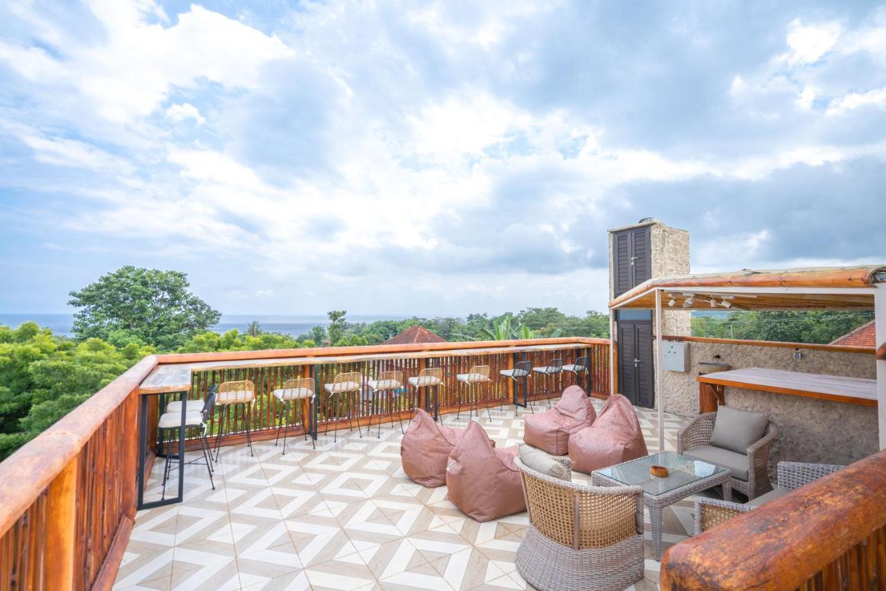 Lunar Dive Resort: Bamboo Villas Kubu Exterior foto