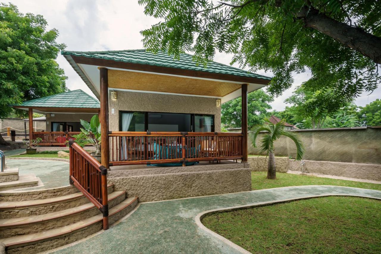 Lunar Dive Resort: Bamboo Villas Kubu Exterior foto